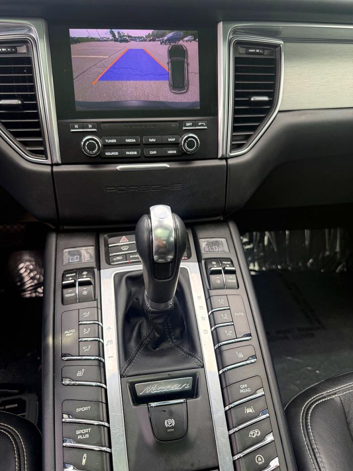 2017 PORSCHE MACAN