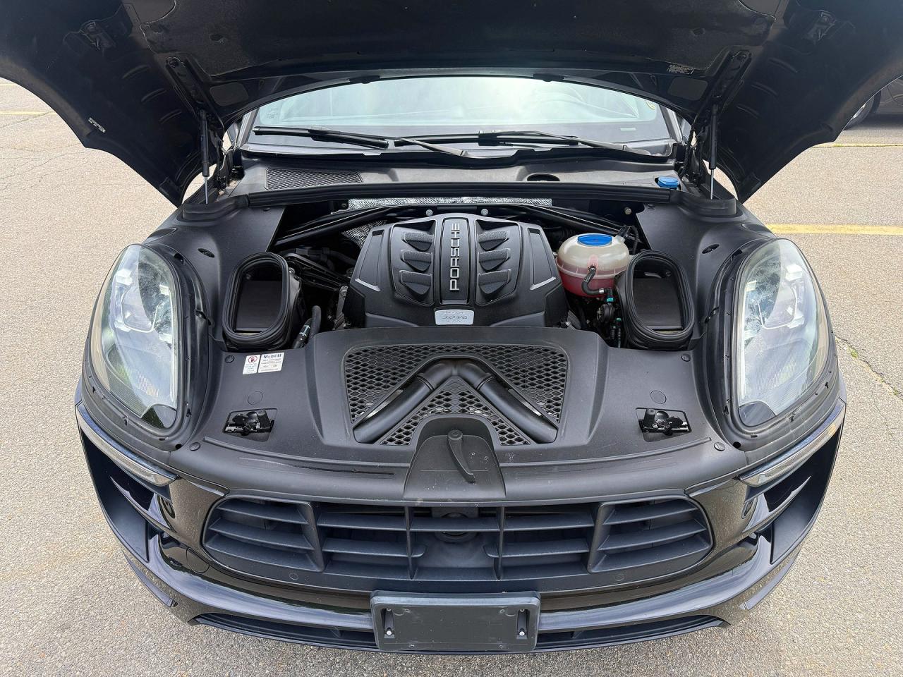 2017 PORSCHE MACAN