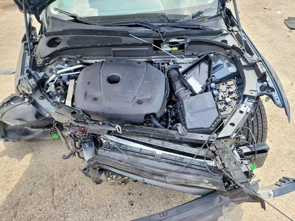 2025 VOLVO XC60 Plus Dark — Engine bay