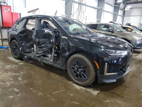 2025 BMW ALL OTHER xDrive50 — Passenger 3/4
