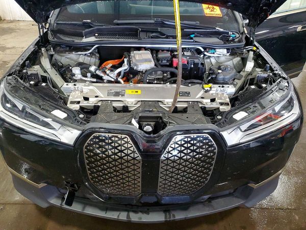 2025 BMW ALL OTHER xDrive50 — Engine bay