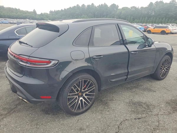 2024 PORSCHE MACAN