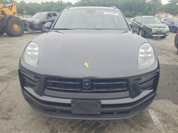 2024 PORSCHE MACAN