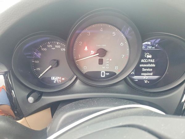 2024 PORSCHE MACAN