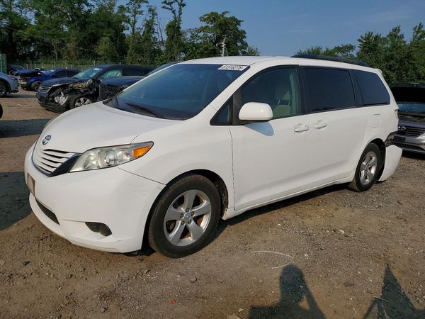2016 TOYOTA SIENNA