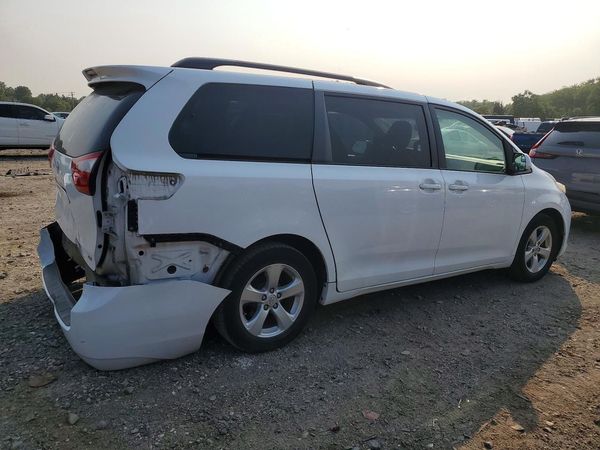 2016 TOYOTA SIENNA