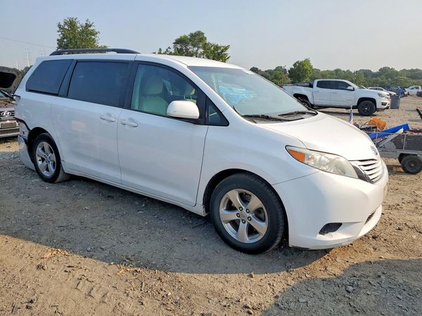 2016 TOYOTA SIENNA