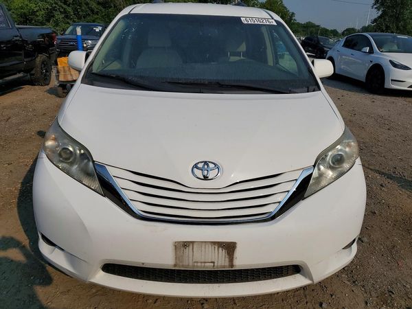 2016 TOYOTA SIENNA
