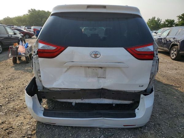2016 TOYOTA SIENNA