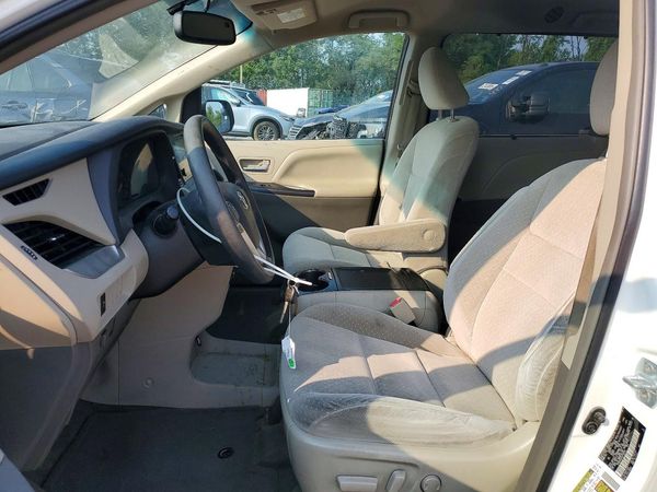 2016 TOYOTA SIENNA