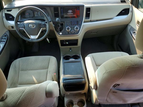 2016 TOYOTA SIENNA