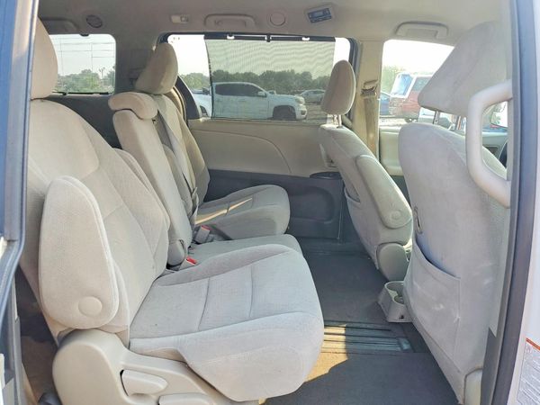 2016 TOYOTA SIENNA
