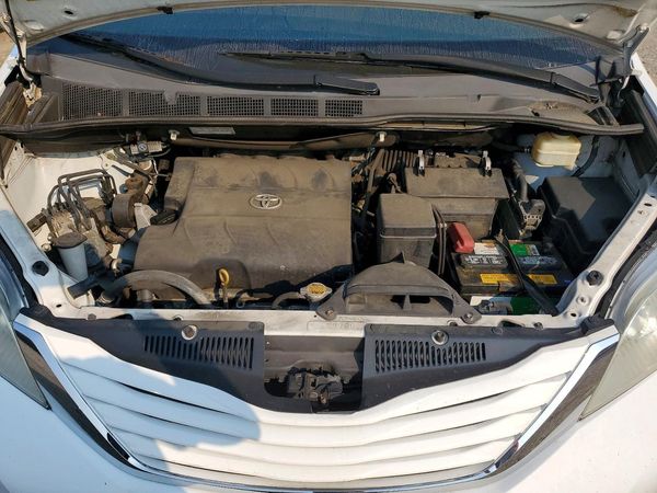 2016 TOYOTA SIENNA