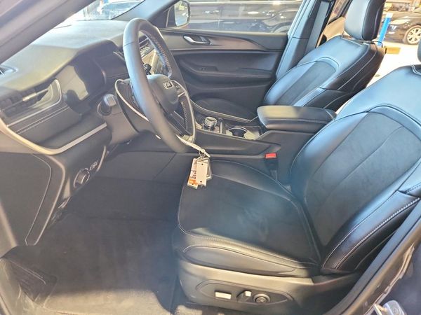 2025 JEEP GRAND CHEROKEE Laredo, Altitude