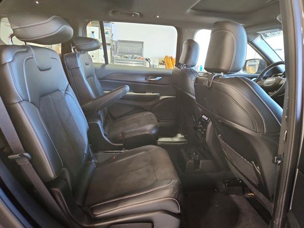 2025 JEEP GRAND CHEROKEE Laredo, Altitude