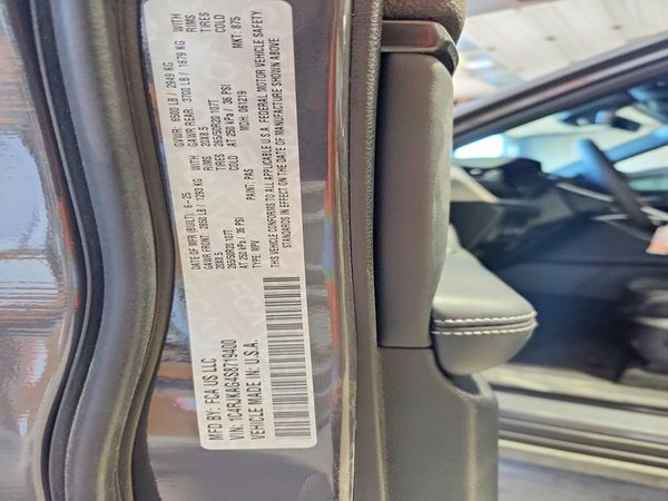 2025 JEEP GRAND CHEROKEE Laredo, Altitude