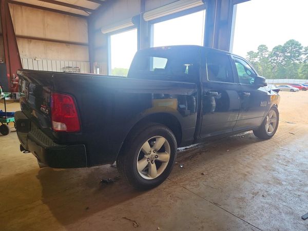 2014 RAM 1500 ST CREW CAB 4X4
