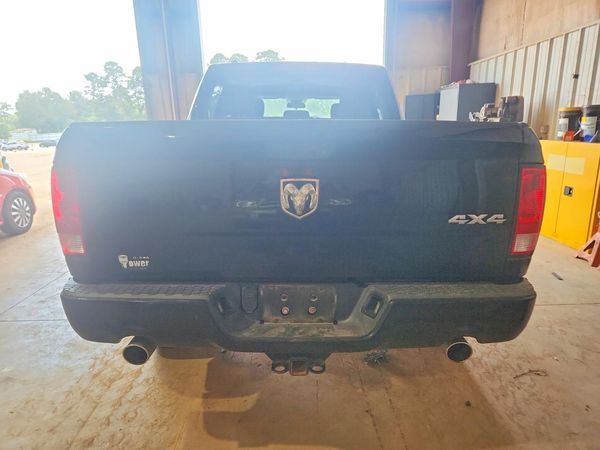 2014 RAM 1500 ST CREW CAB 4X4