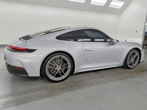 2025 PORSCHE 911 Carrera