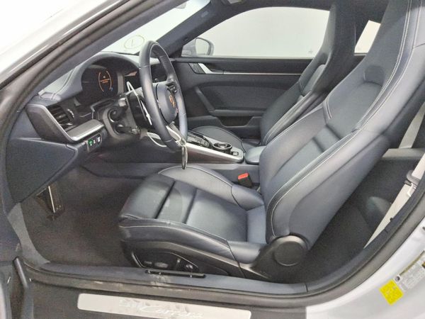 2025 PORSCHE 911 Carrera