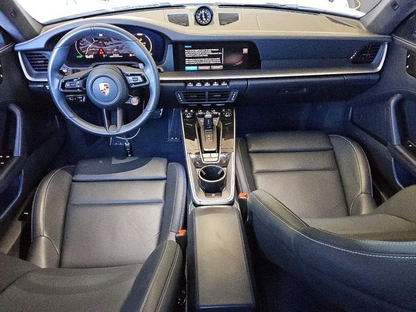 2025 PORSCHE 911 Carrera