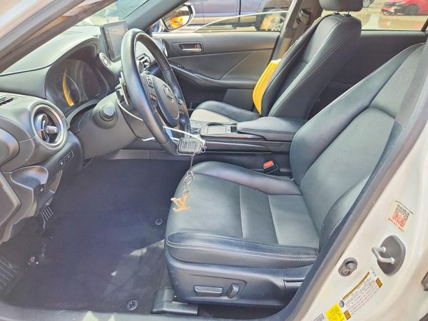 2021 LEXUS IS 300 Comfort