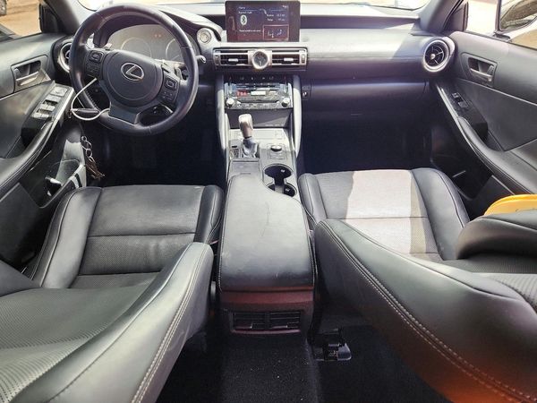 2021 LEXUS IS 300 Comfort