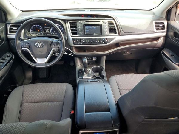 2018 TOYOTA HIGHLANDER LE/LE Plus