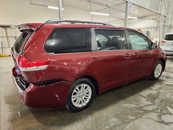 2014 TOYOTA SIENNA