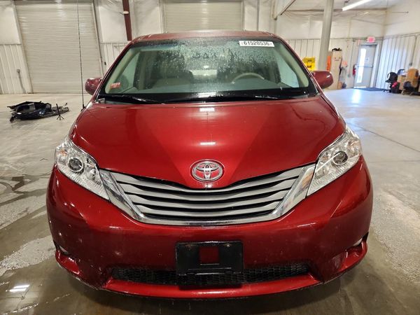 2014 TOYOTA SIENNA