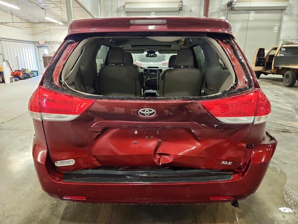 2014 TOYOTA SIENNA