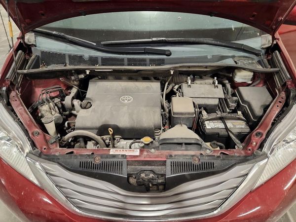 2014 TOYOTA SIENNA