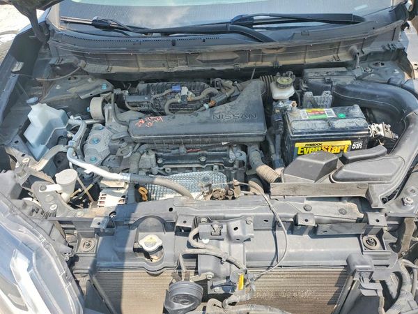 2019 NISSAN ROGUE — Engine bay