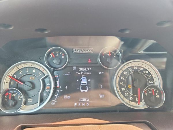 2016 RAM 1500 LARAMIE CREW CAB 4X2