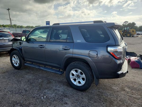 2022 TOYOTA 4RUNNER SR5