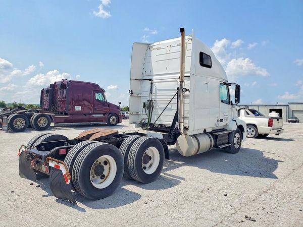 2013 VOLVO VN