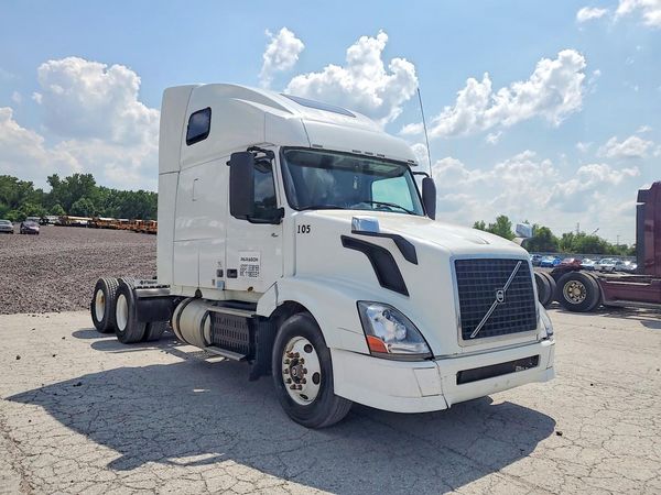 2013 VOLVO VN