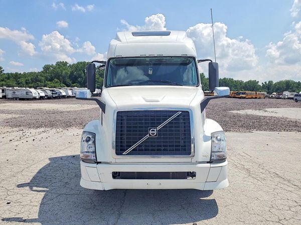 2013 VOLVO VN