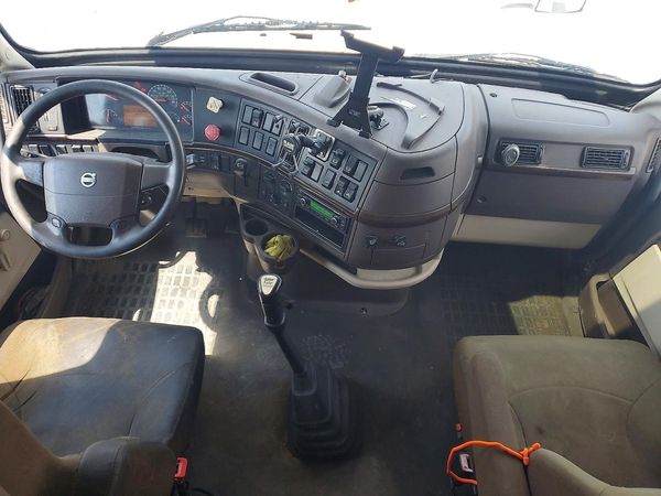 2013 VOLVO VN