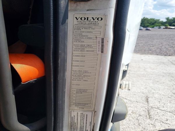 2013 VOLVO VN