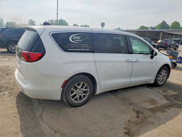 2022 CHRYSLER VOYAGER LX
