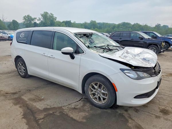 2022 CHRYSLER VOYAGER LX
