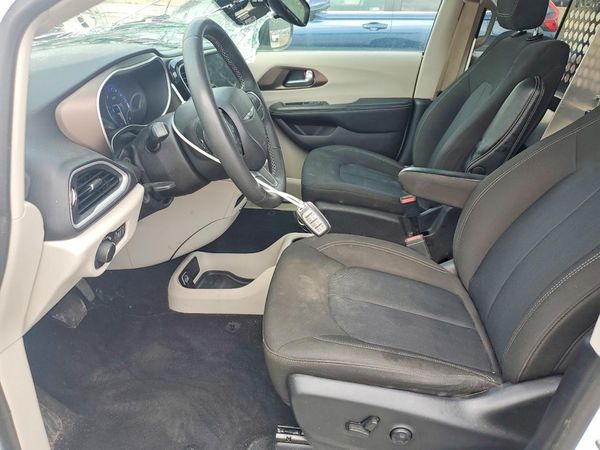 2022 CHRYSLER VOYAGER LX