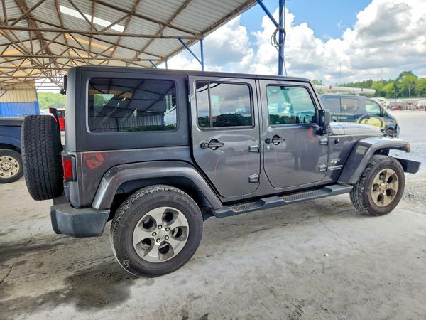 2017 JEEP WRANGLER UNLIMITED SAHARA 4X4