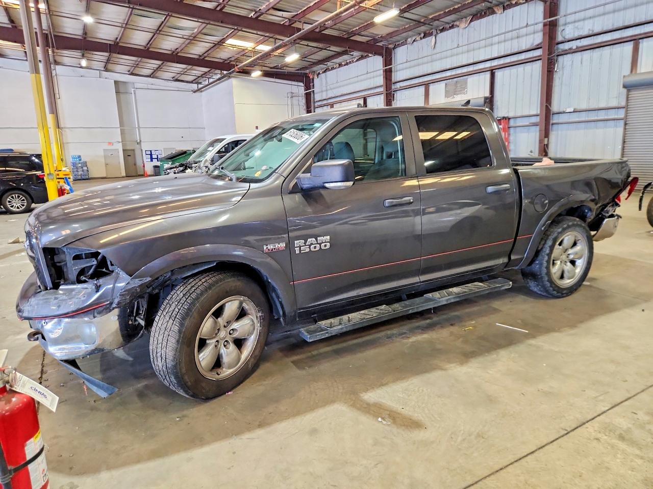 2015 RAM 1500 SLT