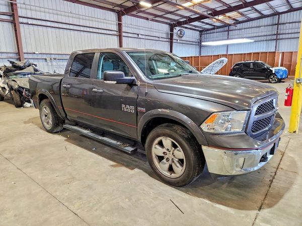 2015 RAM 1500 SLT