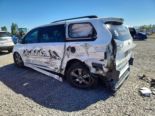 2019 TOYOTA SIENNA