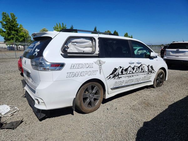 2019 TOYOTA SIENNA