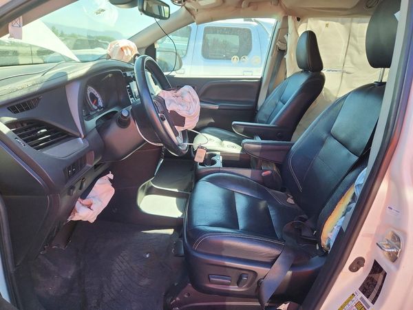 2019 TOYOTA SIENNA