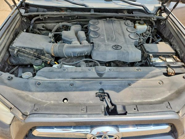 2012 TOYOTA 4RUNNER — Engine bay